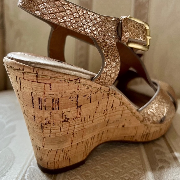 Sofft Wedge Platform Sandals - Picture 3 of 4